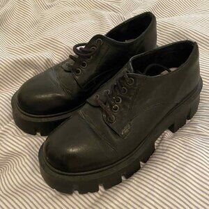 Black leather shoes size 8